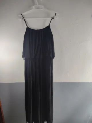 Vestido largo negro plisado