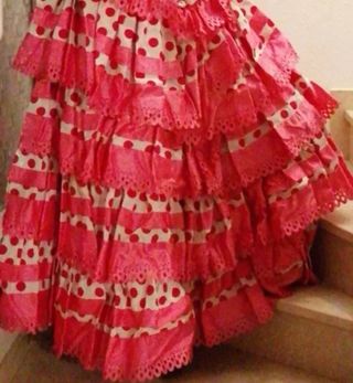 Traje de flamenca  NUEVO rosa con volantes y  luna