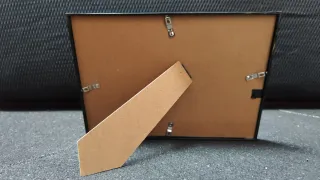 Moldura de plástico com clips