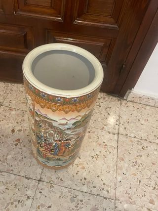 Paragüero de porcelana con diseño oriental