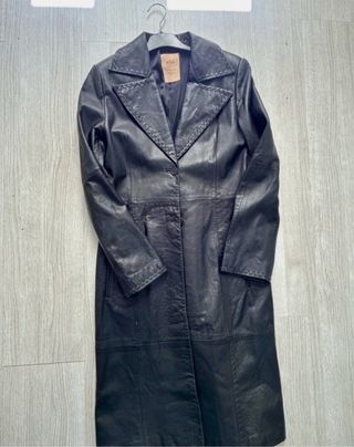 Chaqueta larga de piel negra