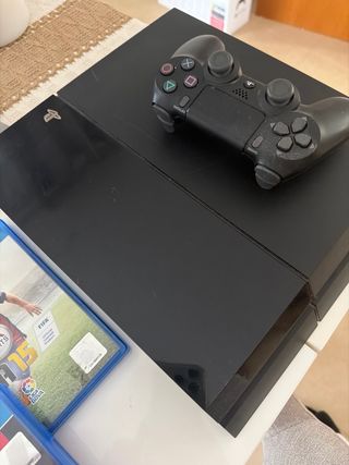 PS4 (Playstation 4) Negra + Mando + 3 Juegos