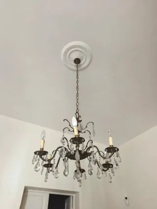 Lámpara de araña antigua de cristal