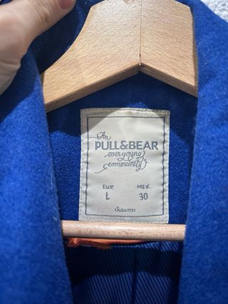 Abrigo azul Pull and Bear Talla L