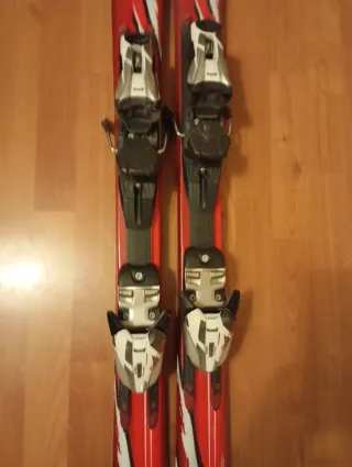 Botas de esquí Atomic y esquís carving