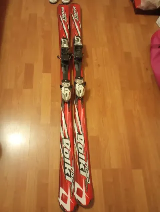 Botas de esquí Atomic y esquís carving