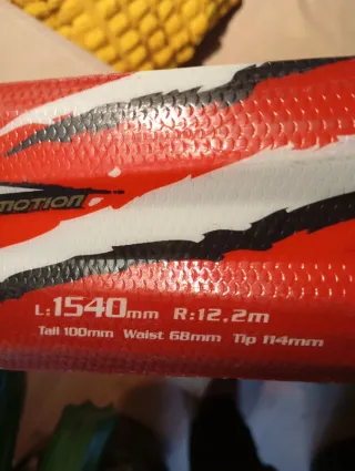 Botas de esquí Atomic y esquís carving