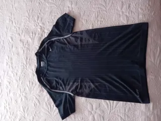 Camiseta deportiva Nike negra