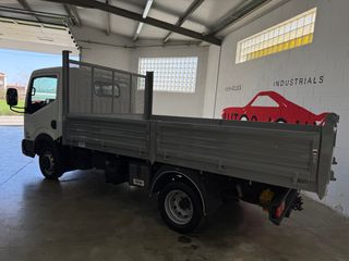 Nissan NT400 Cabstar caja abierta volquete 2021