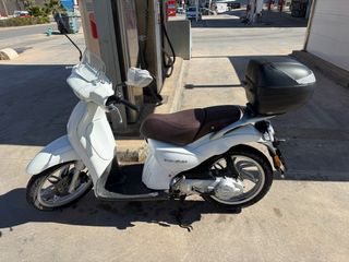 Moto Aprilia Scarabeo 49cc Blanca 2019