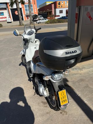 Moto Aprilia Scarabeo 49cc Blanca 2019