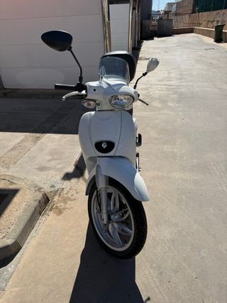 Moto Aprilia Scarabeo 49cc Blanca 2019