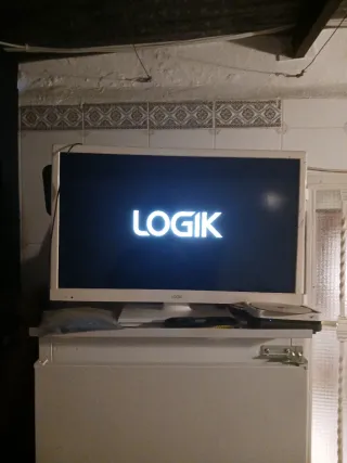TV LOGIK 24 con DVD integrado