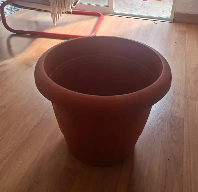 Macetero grande marrón