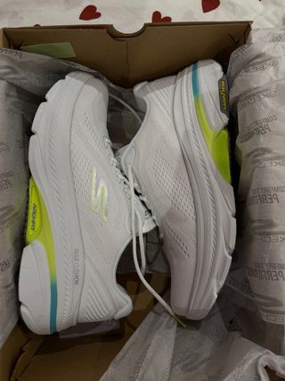 Skechers Arch Fit Max Cushion Zapatillas Blancas