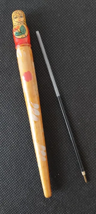 Matrioska. Bolígrafo Adorno.