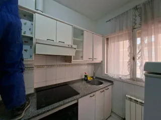 Armario de cocina con puertas de cristal