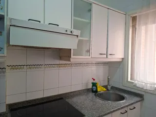 Armario de cocina con puertas de cristal