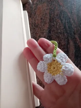 Segnalibro uncinetto fragola e fiore