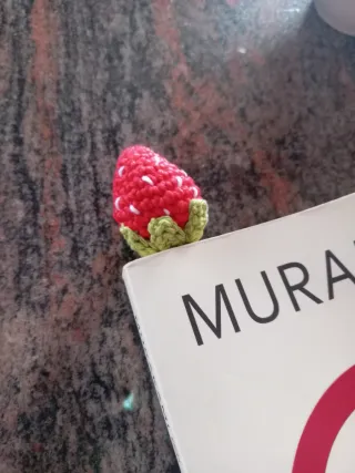 Segnalibro uncinetto fragola e fiore