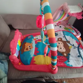 Tapete de juegos para bebé con gimnasio