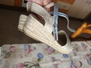 Alpargatas cuña plateadas talla 38