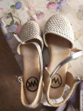 Alpargatas cuña plateadas talla 38