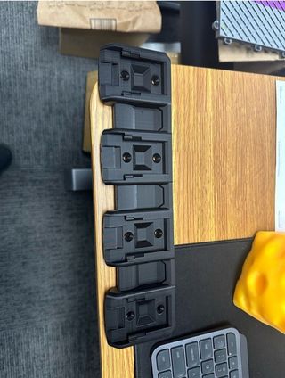 DEWALT 18V – 1 Soporte para 4 baterías