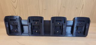 DEWALT 18V – 1 Soporte para 4 baterías