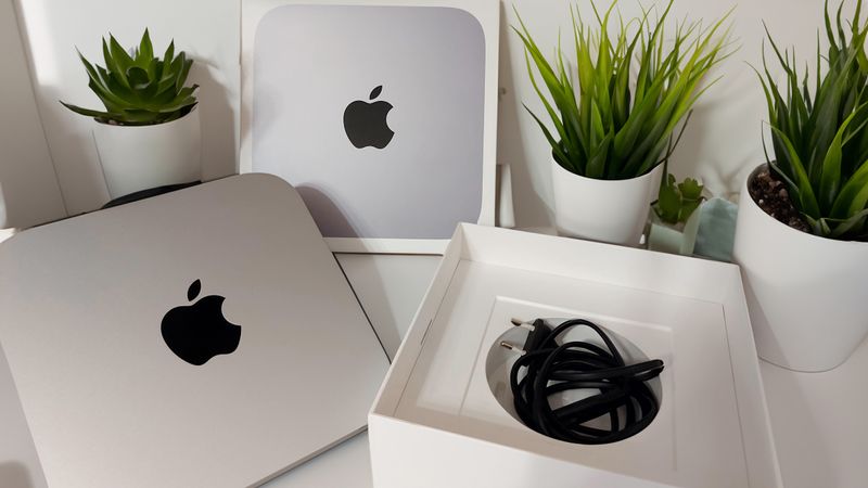 • Mini i7 3.0GHz • 16GB RAM • SSD + HD 2TB •APPLE