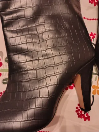 Botines negros tacón cocodrilo