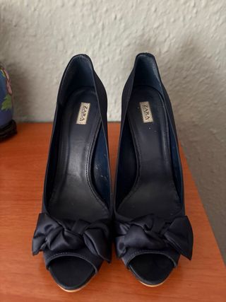 Zapato tacón Zara raso lazo azul