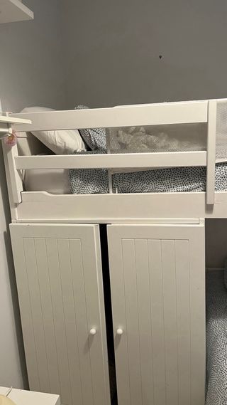 Cama tren litera con barrera