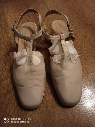Zapatos de piel talla 36. Mujer. Nuevos.