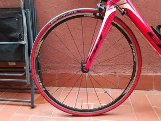 Bicicleta de carretera BH Prisma