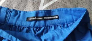 Minifalda retro Stradivarius color azul.Talla L.