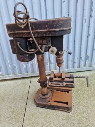 Taladro de columna 350W con mordaza