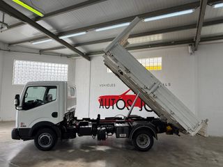 Nissan NT400 Cabstar caja abierta volquete 2021