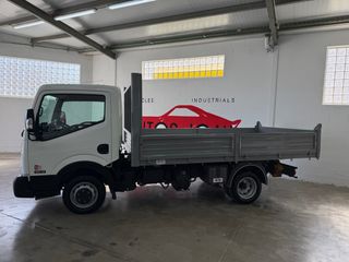 Nissan NT400 Cabstar caja abierta volquete 2021