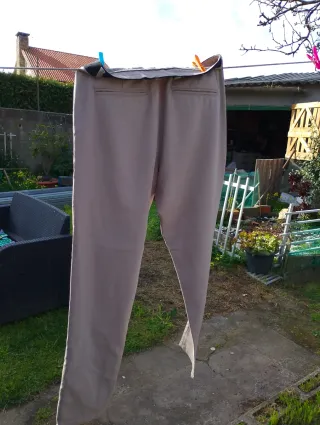 Pantalón Zara chico beige