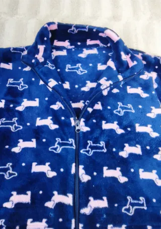 Bata polar M/L con cremallera y estampado