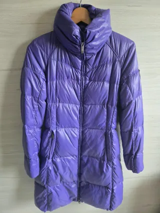Abrigo plumífero morado mujer