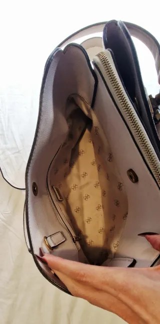 Bolso Guess shopping mediano bandolera