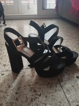 Sandalias de tacón negras