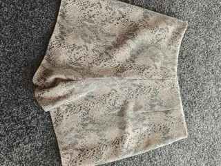 Falda pantalón Zara estampado serpiente M