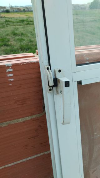 Puerta de aluminio con cristal