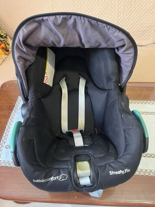 Silla de coche portabebés negra