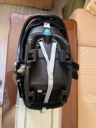 Silla de coche portabebés negra