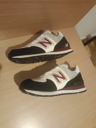 Zapatillas New Balance Negras, Rojas y Blancas