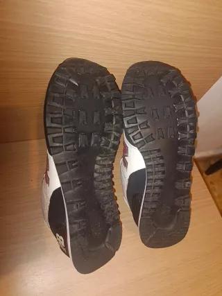 Zapatillas New Balance Negras, Rojas y Blancas